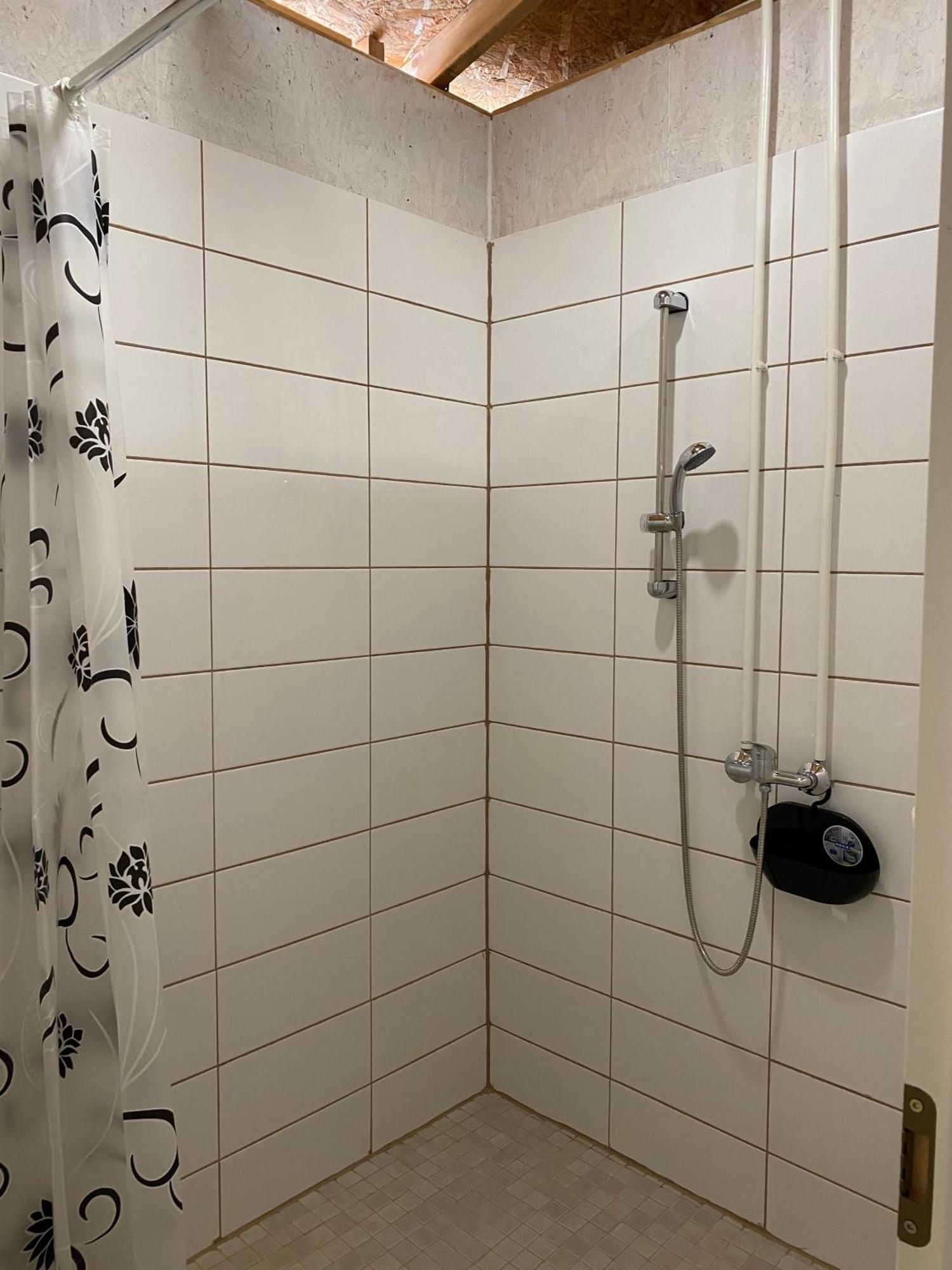 Marika Puhkekuela - Metsanurga Oeoemaja "Shared Bathroom" Nova Εξωτερικό φωτογραφία